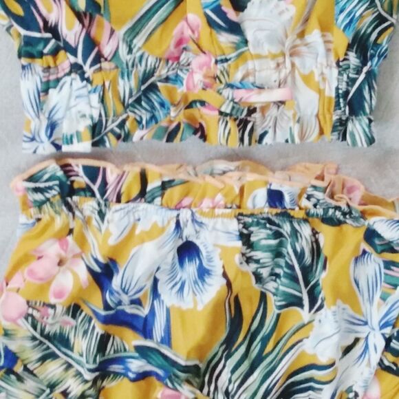 SHEIN Girls Tropical Print Puff Sleeve Crop Top & Ruffle Hem Shorts Set NWT 💙👍 - Picture 5 of 13